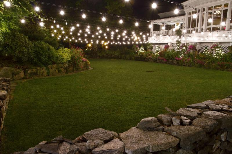 Bedford Village Inn Екстериор снимка