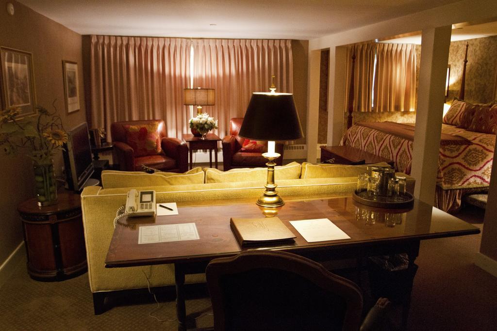 Bedford Village Inn Екстериор снимка